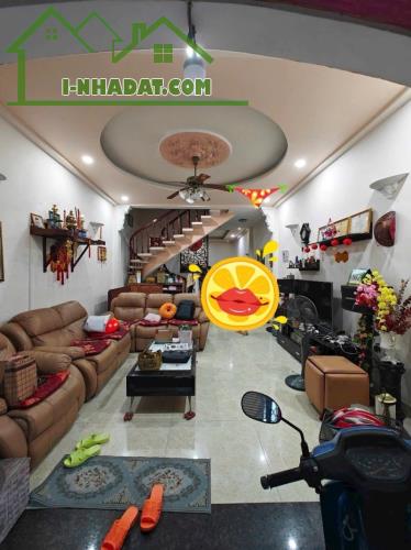 Bán nhà mặt phố Q.9, 77m², 7.4 tỷ, 3PN, sổ hồng