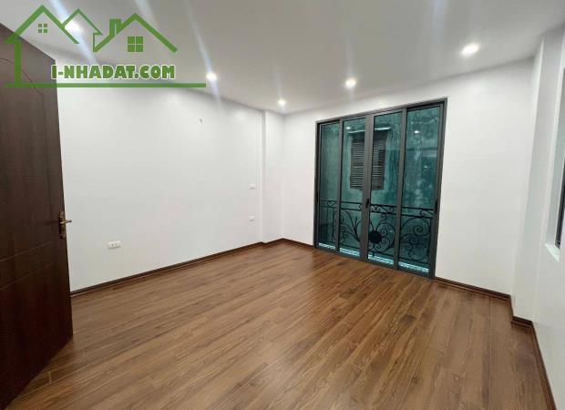 Cần bán nhà Ngọc Lâm, Long Biên, 37m2 x 4 tầng, Gần hồ, gần trường .