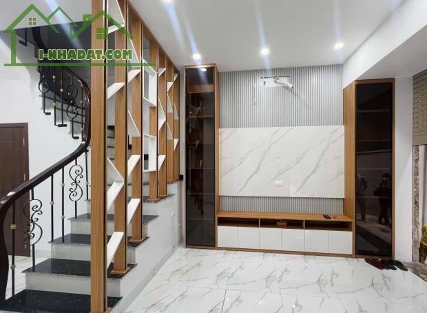 Cần bán nhà Ngọc Lâm, Long Biên, 37m2 x 4 tầng, Gần hồ, gần trường . - 2