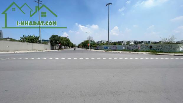 DUY NHẤT MẢNH ĐẤT VÀNG PHỐ GIA THƯỢNG 80M, MT6M, THÔNG SỐ KIM CƯƠNG,VÔ VÀN TIỆN ÍCH