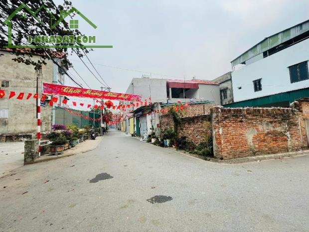 Lan Hương cần bán mảnh Đất 2 mặt ngõ trung tâm DƯƠNG QUANG,  ô tô tránh, trục chính.