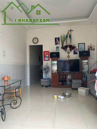 🆘Nhà cấp 4 Lê Lợi P4 Gò Vấp còn mới vào ở ngay diện tích 4* 15,2  Công nhận 72m2 
🏫Gần - 1
