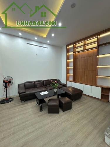 DÂN XÂY HIẾM -BÁN GẤP NHÀ PHỐ TRẠM 40M- Ô TÔ - FULL NỘI THẤT 6.X TỶ - 3