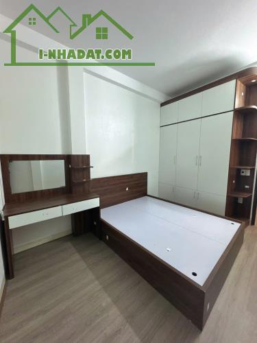 DÂN XÂY HIẾM -BÁN GẤP NHÀ PHỐ TRẠM 40M- Ô TÔ - FULL NỘI THẤT 6.X TỶ - 2