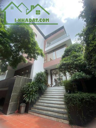 biệt thự sân vườn Nguyễn Sơn-Gia Thuỵ, 215m x 4tầng, mặt tiền 12m, ôtô tránh, ôtô vào nhà