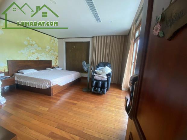 biệt thự sân vườn Nguyễn Sơn-Gia Thuỵ, 215m x 4tầng, mặt tiền 12m, ôtô tránh, ôtô vào nhà - 4