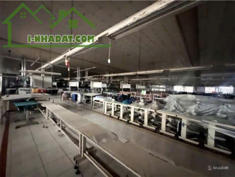 Cho thuê nhà xưởng 1ha góc 2 mặt tiền Khu Công Nghiệp Bình Dương, giá thuê 900tr/tháng.