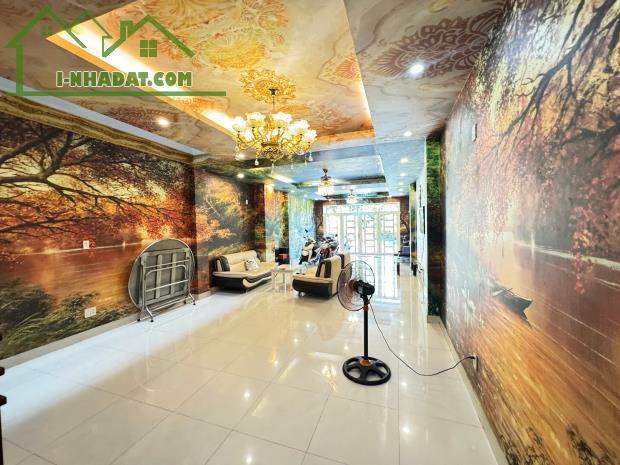 Bán Biệt Thự KDC Nam Long, Tân Thuận Đông
Q7, 120M2, 4PN chỉ 18,2 tỷ - 1