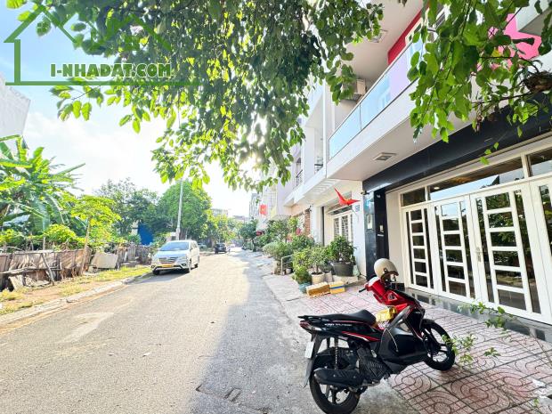 Bán Biệt Thự KDC Nam Long, Tân Thuận Đông
Q7, 120M2, 4PN chỉ 18,2 tỷ - 4
