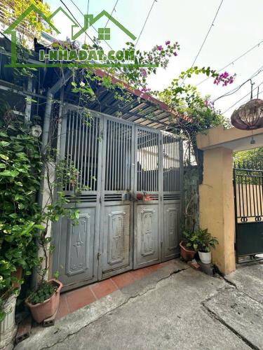 Bán đất tặng nhà 2 tầng, 70m, 2 mặt thoáng, hộ khẩu Gia Thụy. - 1