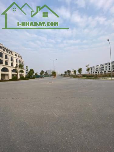 Bán nhà LÔ GÓC Lai Xá, Kim Chung, Hoài Đức. Ngõ thông tứ tung, ô tô, kinh doanh. 38m2, 4 - 1
