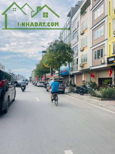 Bán Nhà MP Hồng Tiến Long Biên 48m2 7T. Đường 40m, Vỉa Hè Đá Bóng. 27.9 Tỷ