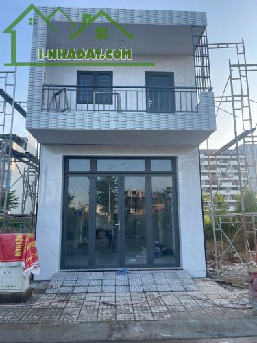 nhà 8,5 triệu mới 100 % gần trường đại học FPT