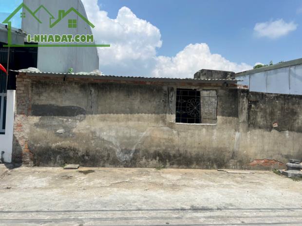 Lô đất đường bê tông 5m . Hoà Quý . DT:140m , ngang hơn 8m . Giá : 2tỷ8 thương lượng