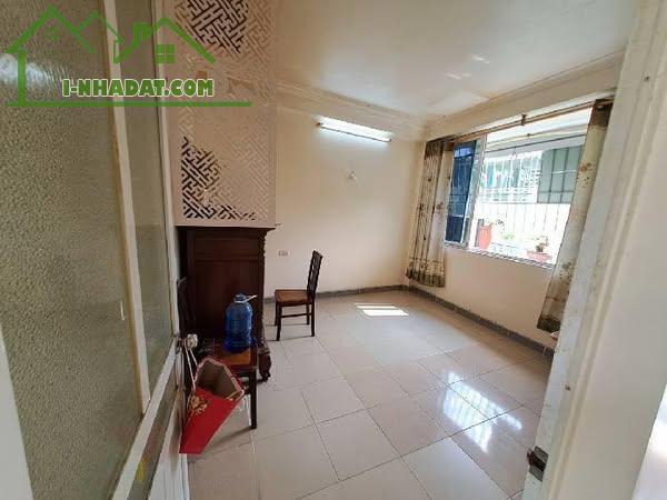 NHÀ ĐẸP NGỌC THUỴ, LONG BIÊN DÂN XÂY CHẮC CHẮN - MẶT TIỀN RỘNG - CÁCH 20M RA PHỐ NGỌC THỤY - 2