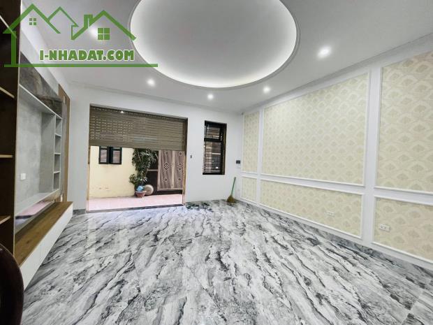 BÁN NHÀ TRẦN QUANG DIỆU ĐỐNG ĐA 40m 7T Mt 5m THANG MÁY NGÕ THÔNG KINH DOANH GIÁ 15.2 TỶ. - 1