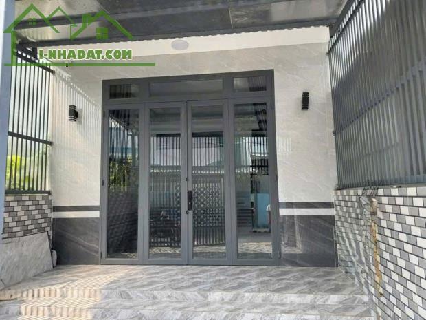 Chủ Ngộp Bán gấp nhà 157m2 Bà Điểm Hóc Môn 800tr – SHR – ở ngay