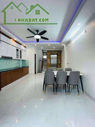 Bán nhà Phạm Văn Đồng 6 tầng 38m2 thang máy nhập, hai thoáng, ngõ rộng, kinh doanh, giá 8. - 3