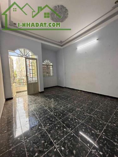 --Bán nhà mặt tiền Quảng Hiền, phường 11, Tân Bình; (5*16); 9,5 tỷ - 2 tầng - 1