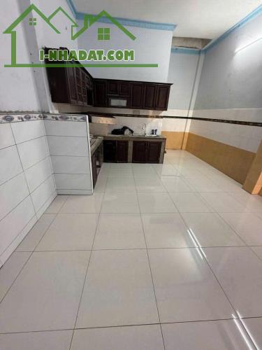 --Bán nhà mặt tiền Quảng Hiền, phường 11, Tân Bình; (5*16); 9,5 tỷ - 2 tầng - 3