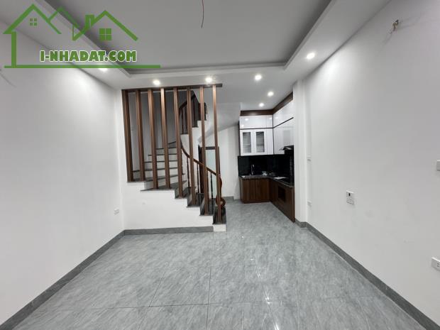 NGỌC THỤY - lô góc - OTO đỗ cổng - Nhà đẹp - 1