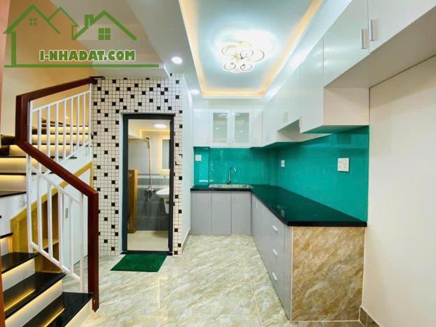 Đi nước ngoài định cư bán gấp nhà ở đường Phú Mỹ, phường 22, quận Bình Thạnh, giá 2 tỷ 550 - 4