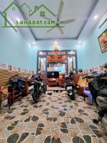 Bán nhà 3 Tấm ĐẸP Dĩ An,nội thất toàn Gõ Đỏ xìn xò con bò,nhà dành cho ĐẠI GIA - 2