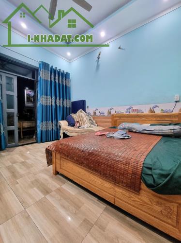 Bán nhà 3 Tấm ĐẸP Dĩ An,nội thất toàn Gõ Đỏ xìn xò con bò,nhà dành cho ĐẠI GIA - 4