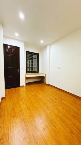 Ô TÔ CON ĐỖ CỬA. NGAY GẦN PHỐ -  HÀNG XÓM KĐT KIẾN HƯNG - 3