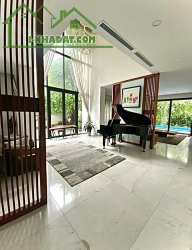 Bán biệt thự lô góc Hoa Sữa Vinhome Riverside Long Biên rộng 600m view sông có bể bơi