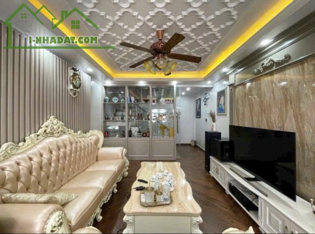 Cho thuê nhà Văn Cao, DT: 45m2, 3 phòng ngủ full đồ.