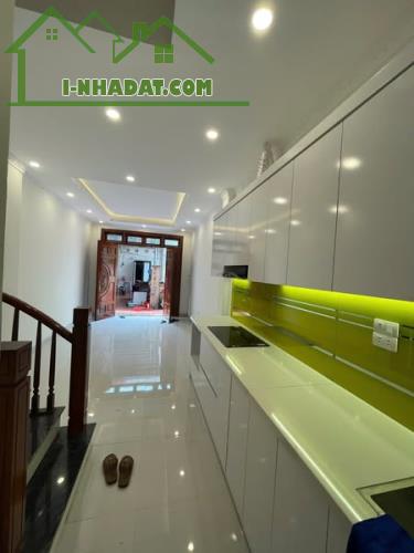 Bán Nhà Phố Tây Sơn 39,25m2 6 Tầng Ô Tô Qua Nhà Giá Chỉ Nhỉnh 7 Tỷ