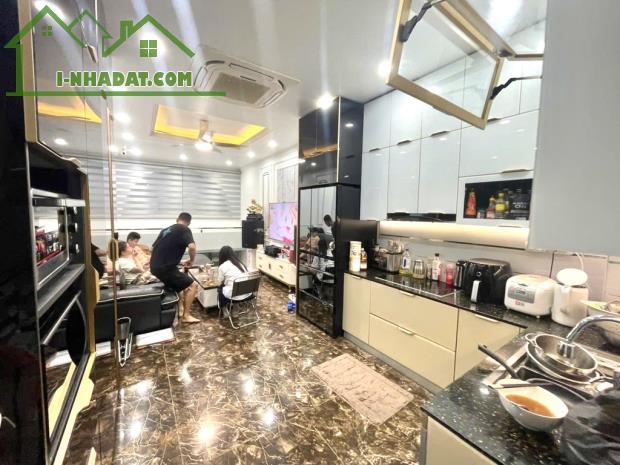 BÁN NHÀ PHÂN LÔ TRẦN ĐẠI NGHĨA – 6 TẦNG THANG MÁY – Ô TÔ ĐỖ CỬA – GIÁ 13 TỶ