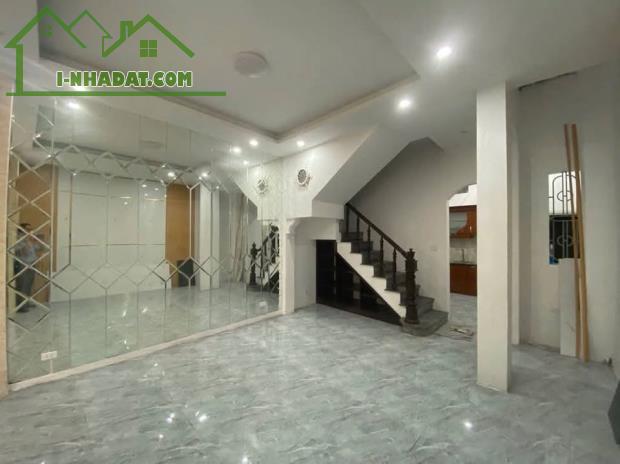 📣 Bán nhà 4 tầng Nguyễn Văn Cừ, Cách ô tô - Hồng Tiến 20m, 55m2, Ko QH, 6 tỷ 2