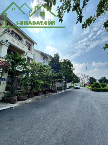Bán biệt thự khu đô thị Đặng Xá-Gia Lâm, 225m2,4 tầng 2 mặt tiền  view vườn hoa - 1
