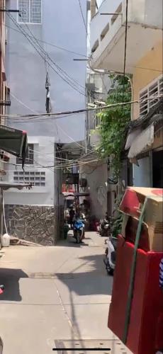BÁN GẤP NHÀ CŨ  HẺM XE HƠI GẦN 3/2  , Q.10 32M2,,  3 TẦNG SỔ VUÔNG HOÀN CÔNG ĐỦ  - 4PN - - 1