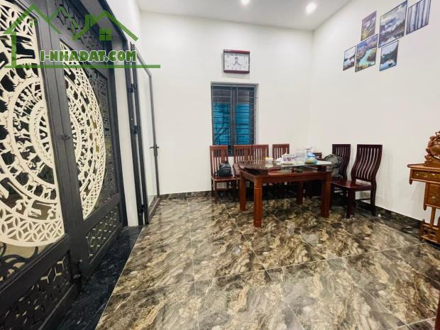 Bán Nhà Phố Đội Cấn 33/42m2 x 4 tầng, gần Phố ngõ nông rộng, căn góc 3 mặt thoáng, nhà