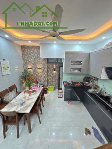 Hót đây! Nh.à đẹp, gi.á rẻ kịck sàn do chủ vỡ... Ở phố Thượng Thanh - 1