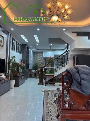 Hót đây! Nh.à đẹp, gi.á rẻ kịck sàn do chủ vỡ... Ở phố Thượng Thanh - 2