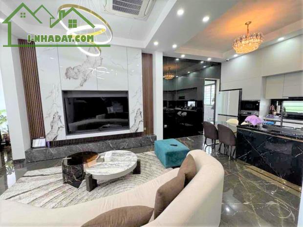 LỰA CHỌN TỐT NHẤT Ở NGAY biệt thự 3 tầng NGUYỄN ĐÌNH HOÀN gần SÔNG - 1