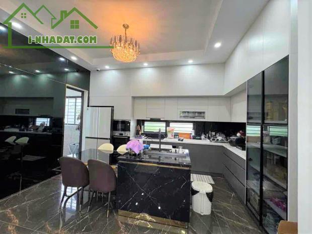 LỰA CHỌN TỐT NHẤT Ở NGAY biệt thự 3 tầng NGUYỄN ĐÌNH HOÀN gần SÔNG - 3