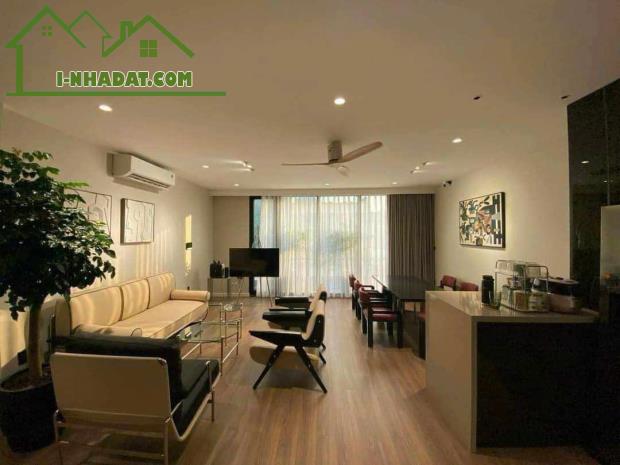 Nhà chia lô 5 tầng. 35M,MT4,5m. ngõ trước nhà 3M ,gía trên 5 tỷ tại Ngọc Thuỵ