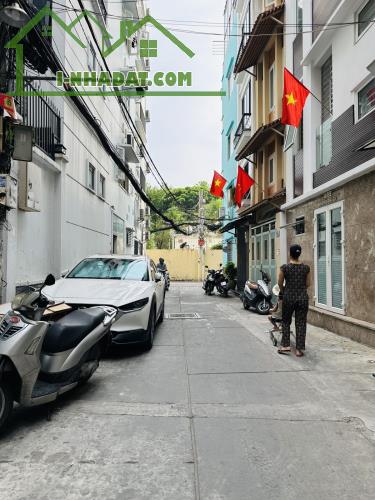 NGUYỄN TRÃI QUẬN 1 - Ô TÔ ĐỖ CỬA GẦN MT - DT SÀN 130M2 - 4 TẦNG - CHỈ 9,9 TỶ - 1