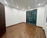Cần bán nhà Ngọc Lâm, Long Biên, 37m2 x 4 tầng, Gần hồ, gần trường .