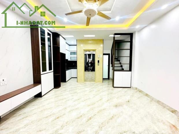 Nhà ngõ xuân la giá binh dân 5.7 tỷ 30m2 5 tầng ,mặt tiền 4m ,