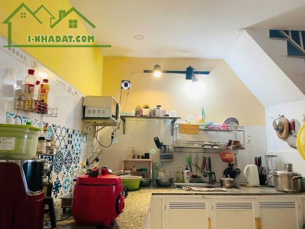BÁN NHÀ 2 TẦNG HẺM Ô TÔ GẦN NHÀ HÀNG ĐỒNG XANH VĨNH NGỌC - 1