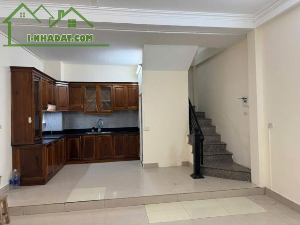 Cho thuê nhà nguyên căn tại ngõ 55 phố Tứ Liên. 12tr - 2