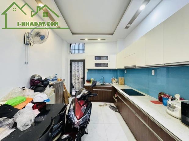 BÁN NHÀ HXH QUẬN 3 – SÁT MẶT TIỀN – 60M² – 4 TẦNG – 4PN – TRẦN QUANG DIỆU  CHỈ 9.3 TỶ - 4