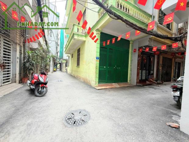 Nhà Quan Hoa, Cầu Giấy. 42mx4; MT 3.5m; Giá 10.2 tỷ  NHÀ ĐẸP PHÂN LÔ - Ô TÔ ĐỖ CỬA