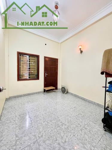 Nhà Quan Hoa, Cầu Giấy. 42mx4; MT 3.5m; Giá 10.2 tỷ  NHÀ ĐẸP PHÂN LÔ - Ô TÔ ĐỖ CỬA - 3